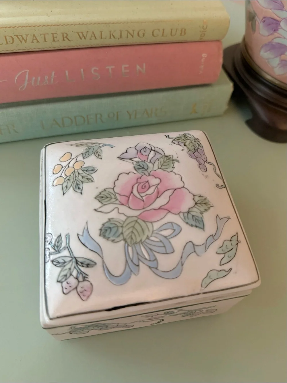 Vintage floral trinket box